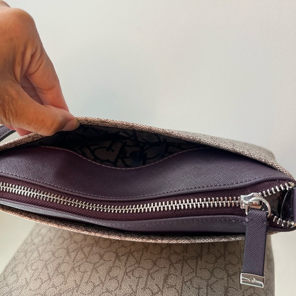 NWT!!! Calvin Klein Logo Crossbody Purse in this Almond and Plum color. - Picture 5 of 10